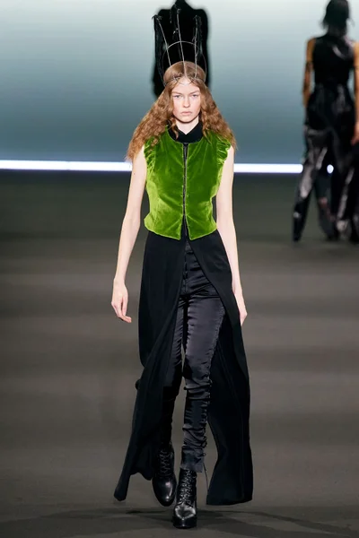 Look 15